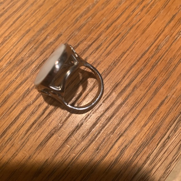 MOTHER OF PEARL RING - Picture 4 of 4